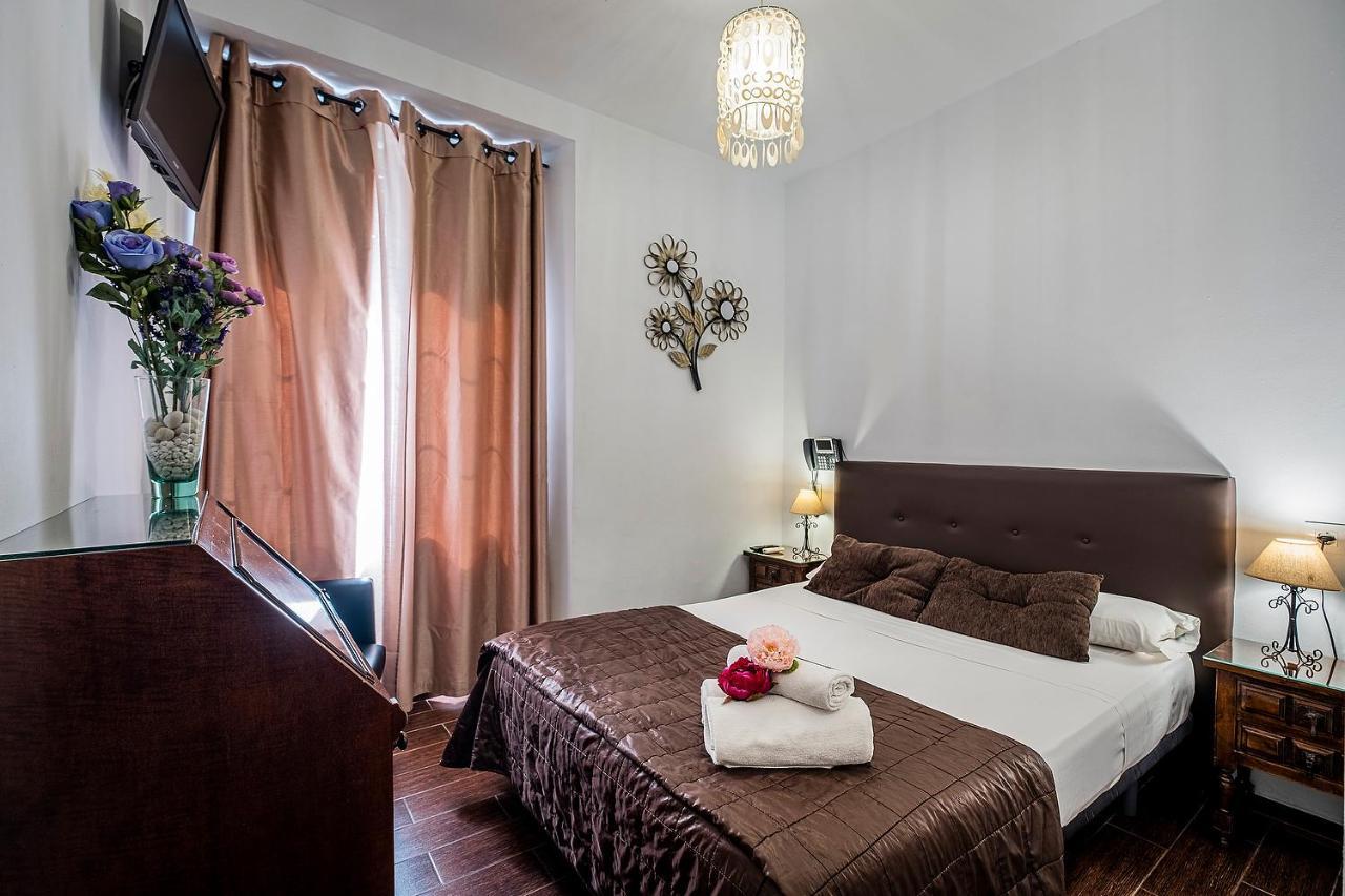 Noches De Triana Hotel Seville Exterior photo