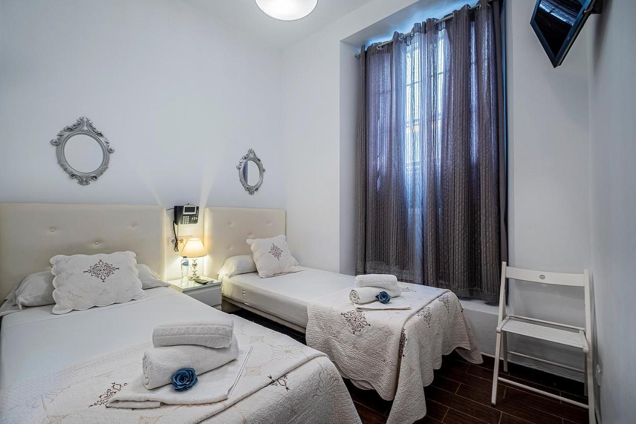 Noches De Triana Hotel Seville Exterior photo