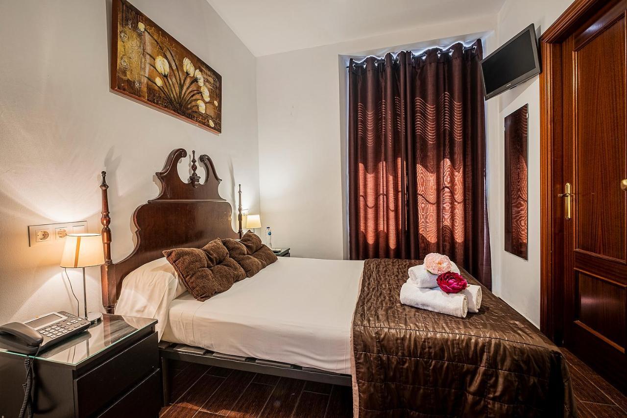 Noches De Triana Hotel Seville Exterior photo