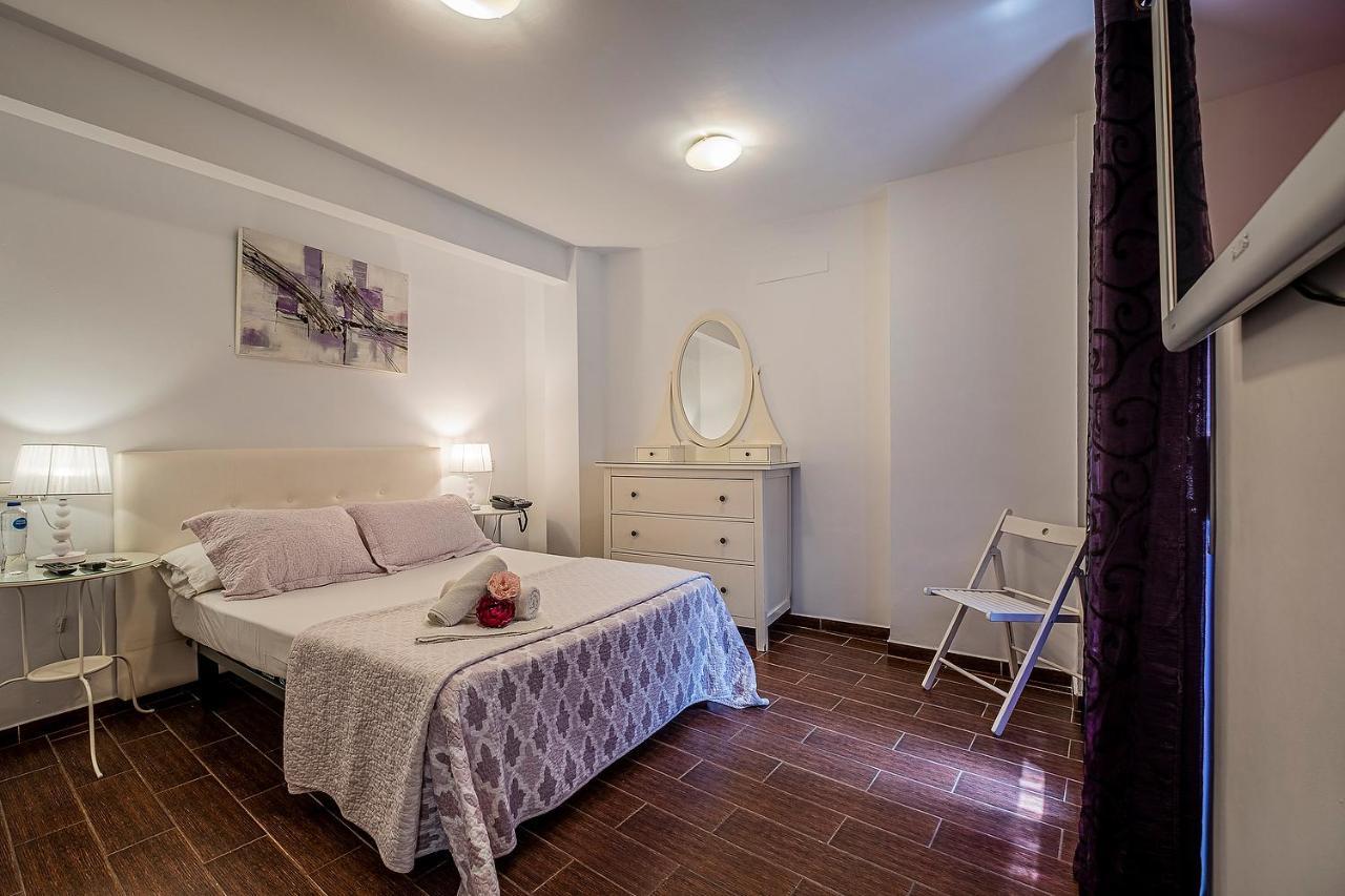 Noches De Triana Hotel Seville Exterior photo