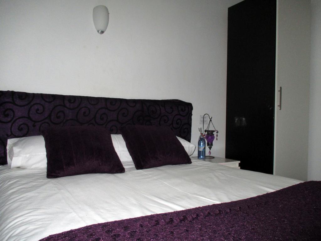 Noches De Triana Hotel Seville Exterior photo