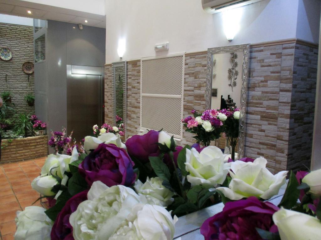 Noches De Triana Hotel Seville Exterior photo