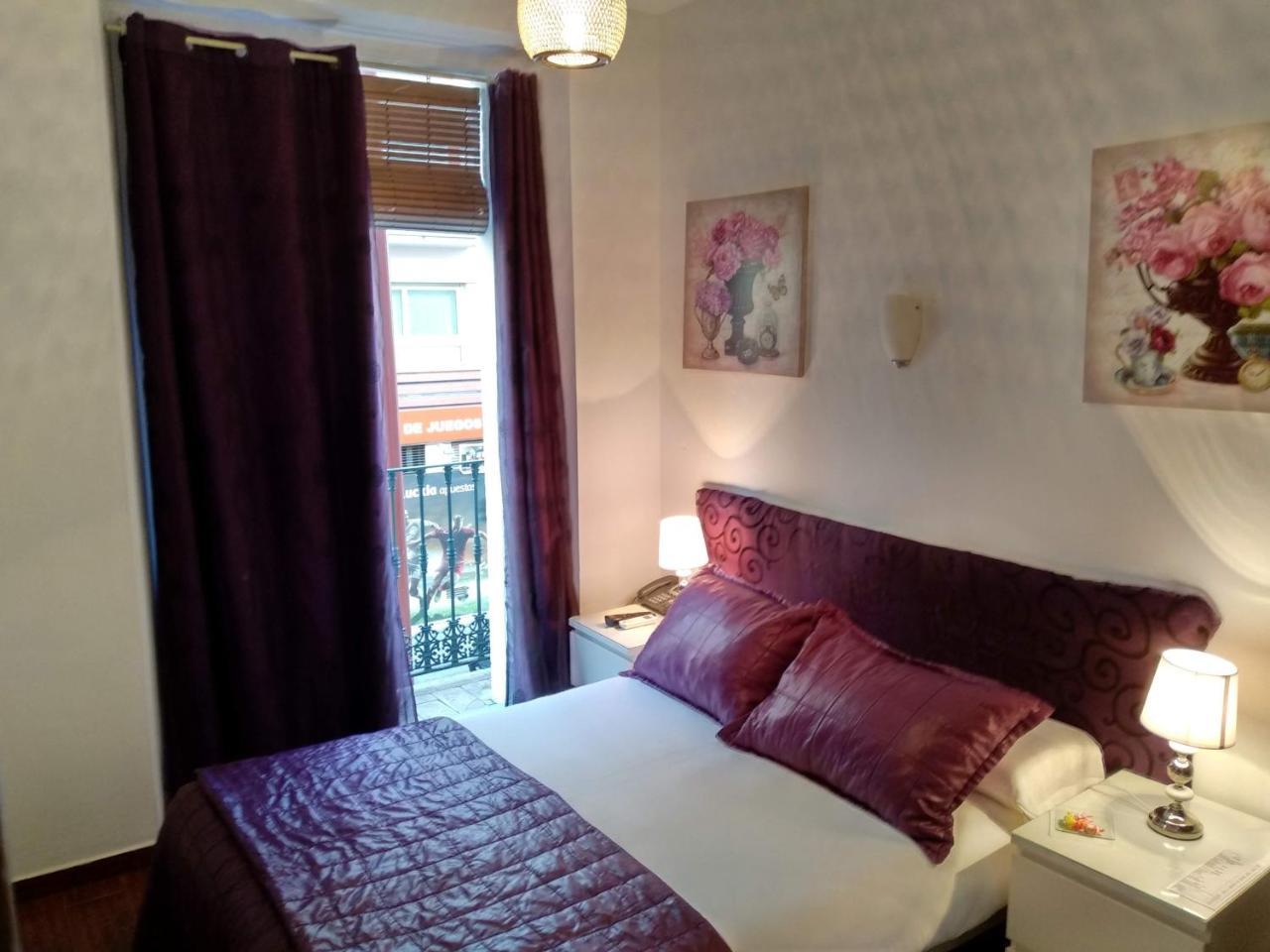 Noches De Triana Hotel Seville Exterior photo